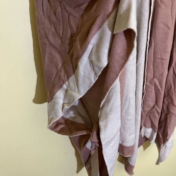 Elegant Two-Tone Women's Cardigan - Picture 3 of 4